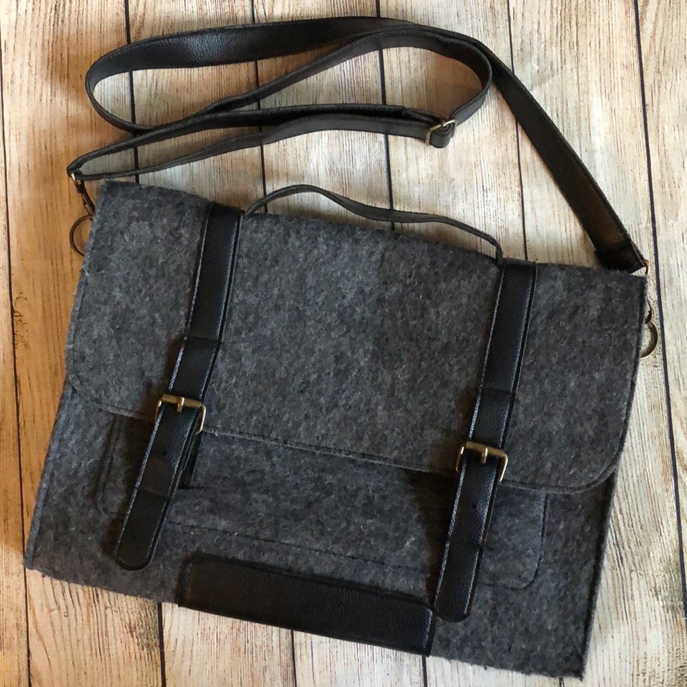 Gray felt Crossbody billfold